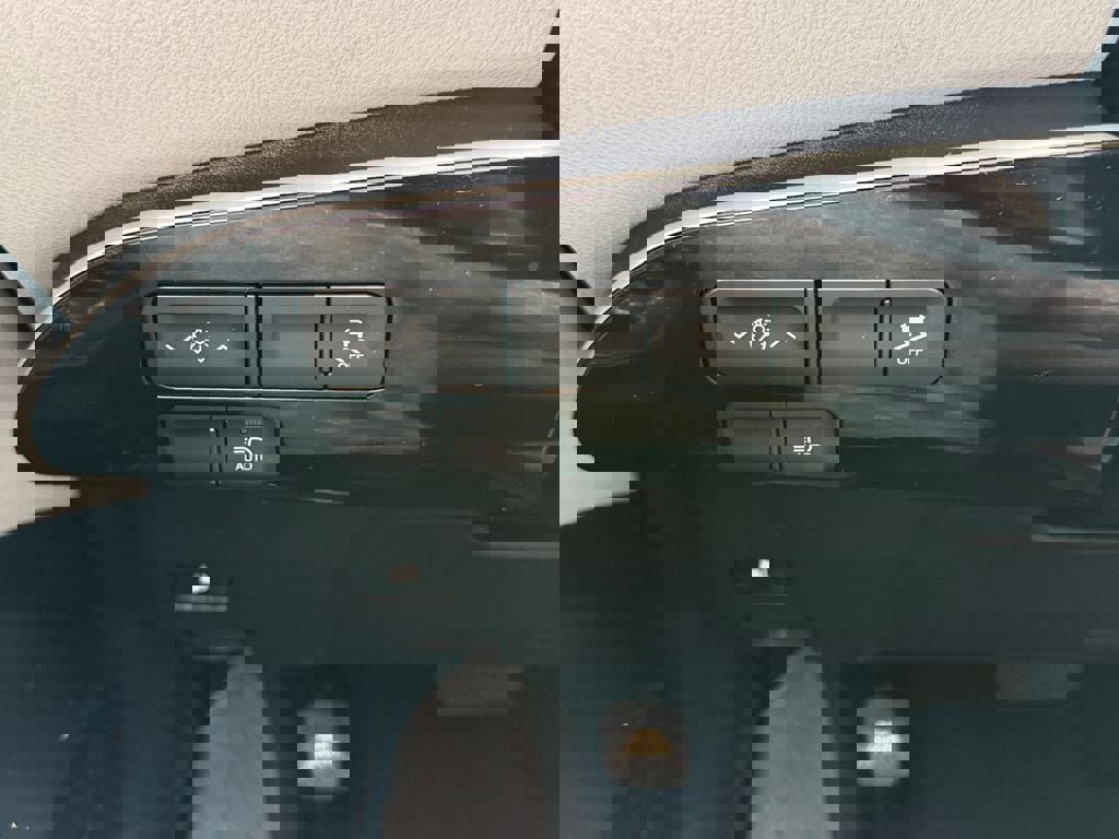 Used 2016 Toyota Prius Three Touring FWD image 22