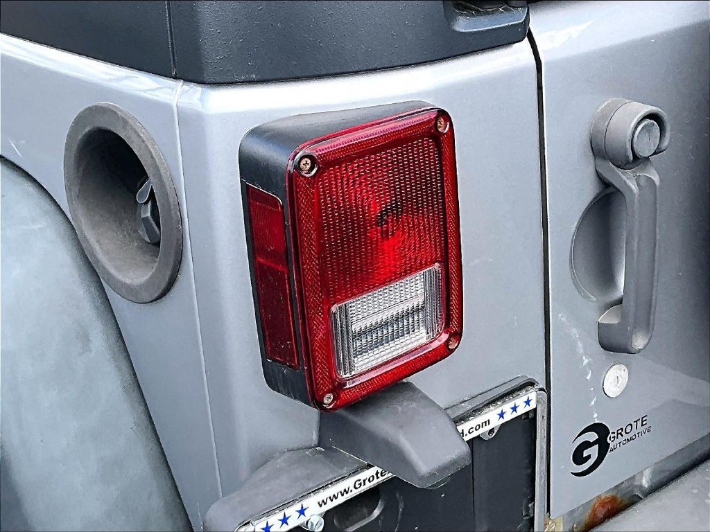 Used 2013 Jeep Wrangler Sport AWD/4WD image 28