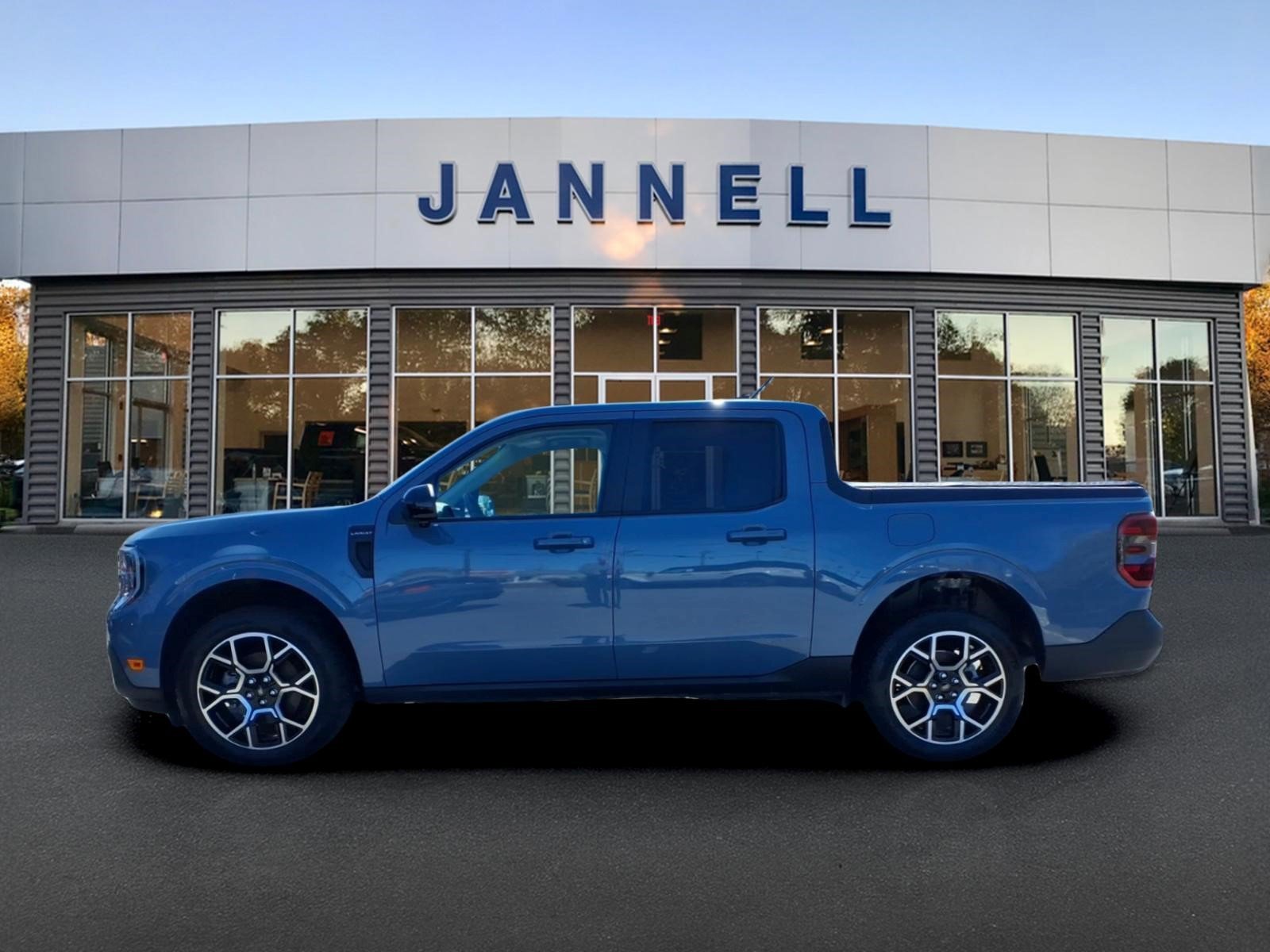 Used 2025 Ford Maverick Lariat w/ 4K Tow Package image 8