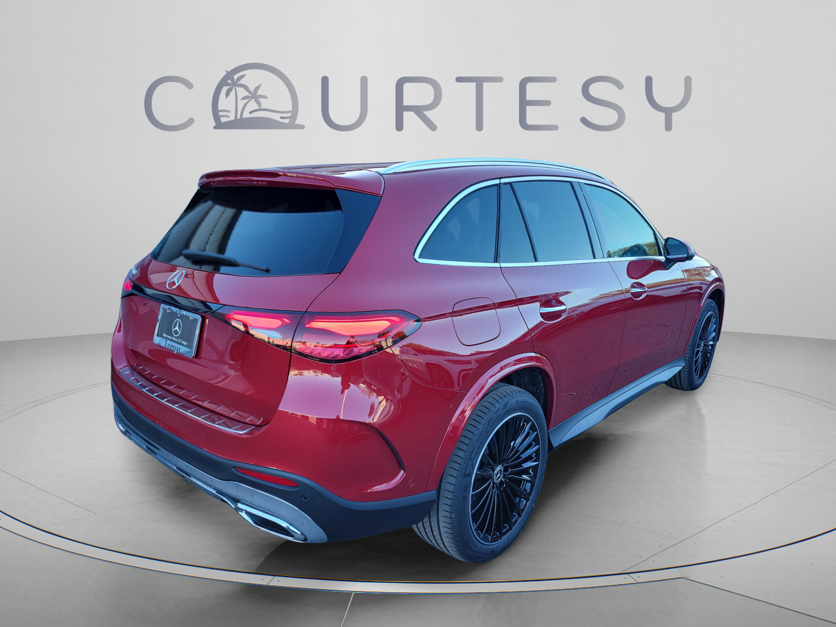 Used 2026 Mercedes-Benz GLC 300 image 4
