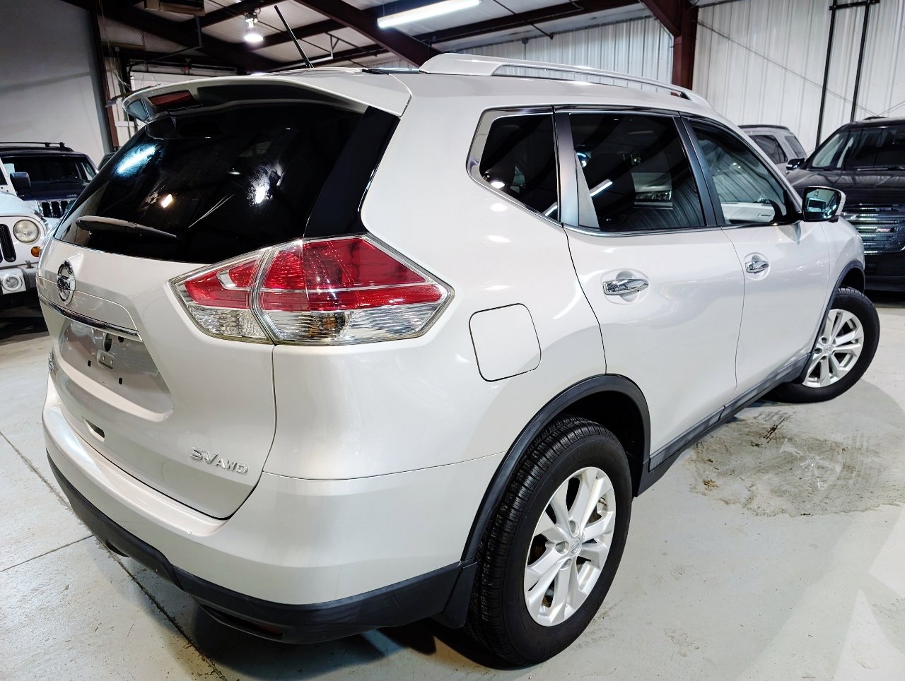 Used 2015 Nissan Rogue SV w/ SV Premium Package image 10