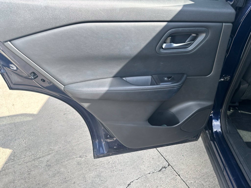 Used 2025 Nissan Rogue SV FWD image 25