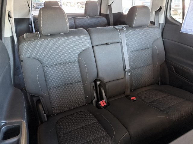Used 2021 GMC Acadia SLE w/ Driver Convenience Package FWD image 17