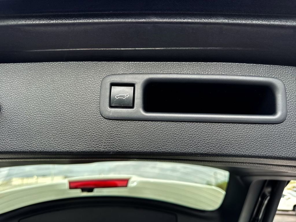 Used 2021 Toyota Highlander XLE FWD image 27
