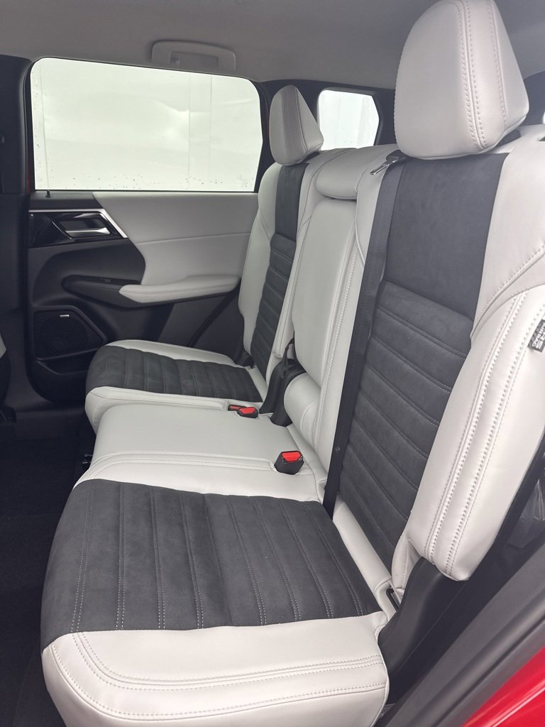 New 2025 Mitsubishi Outlander SE image 27