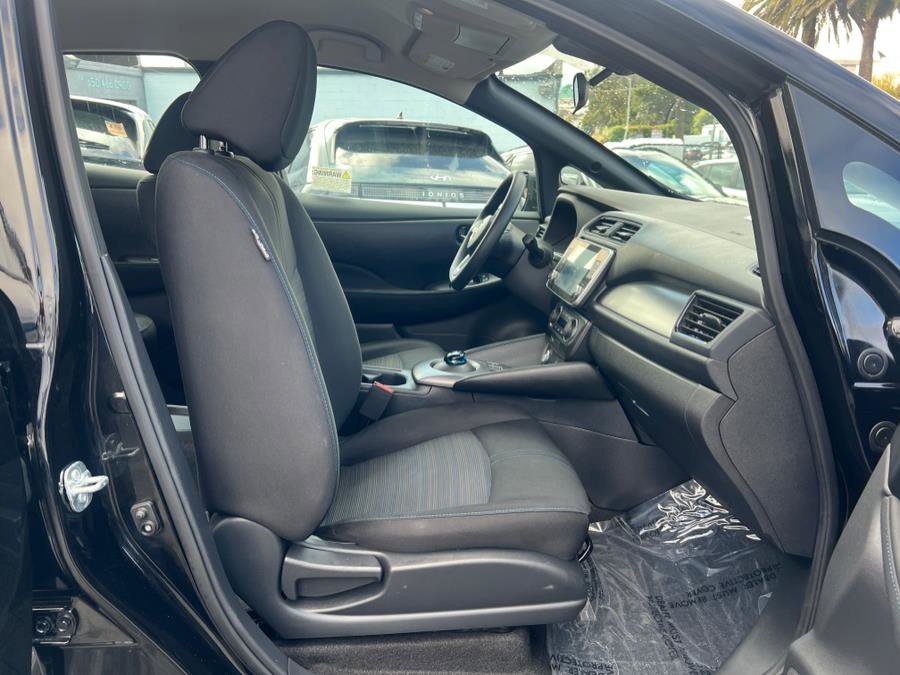 Used 2025 Nissan Leaf S image 29