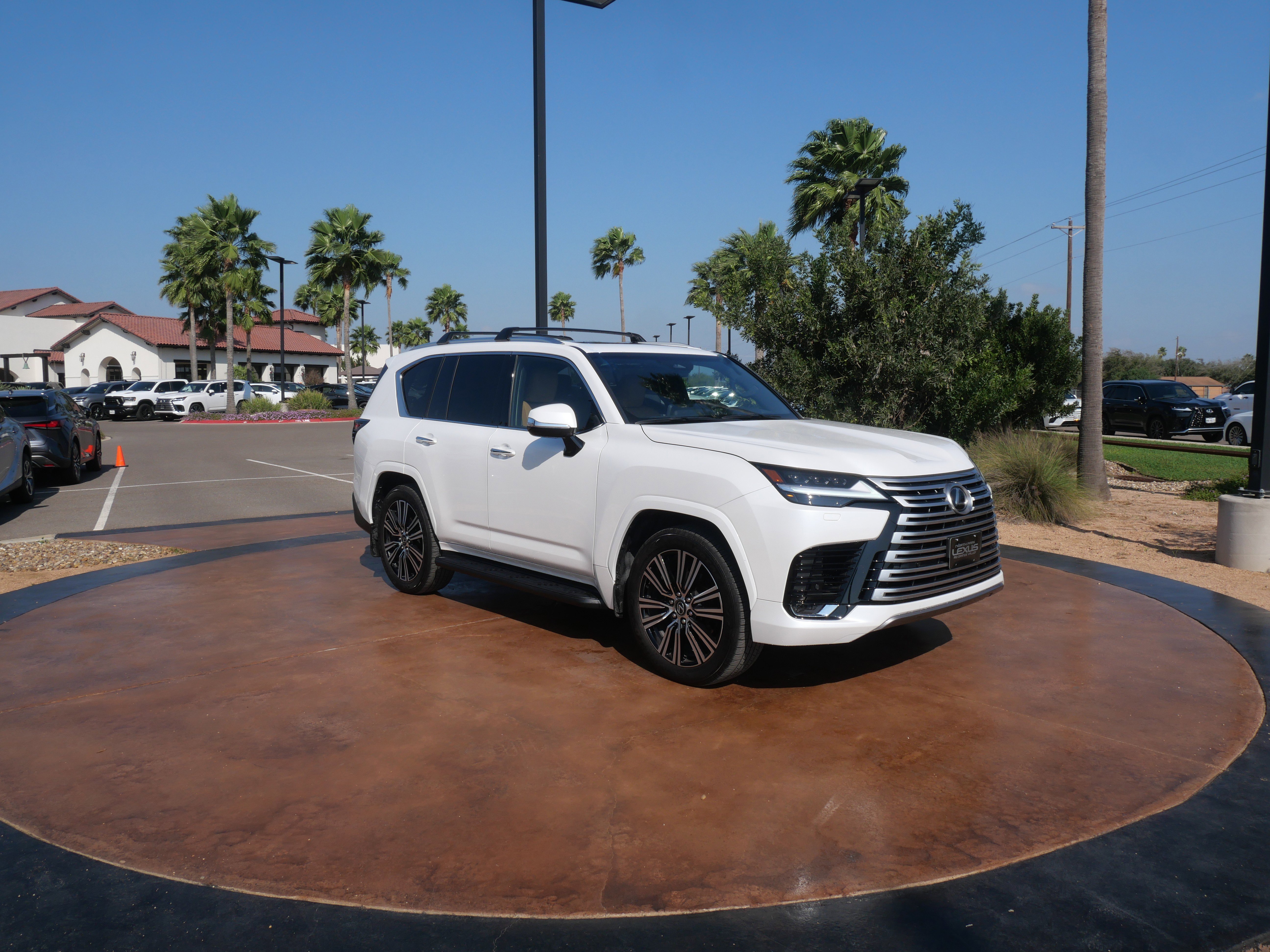 Used 2025 Lexus LX 600 4WD w/ Luxury Package image 1