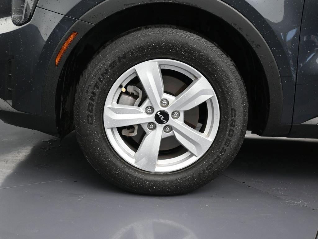 Used 2024 Kia Sorento LX image 9