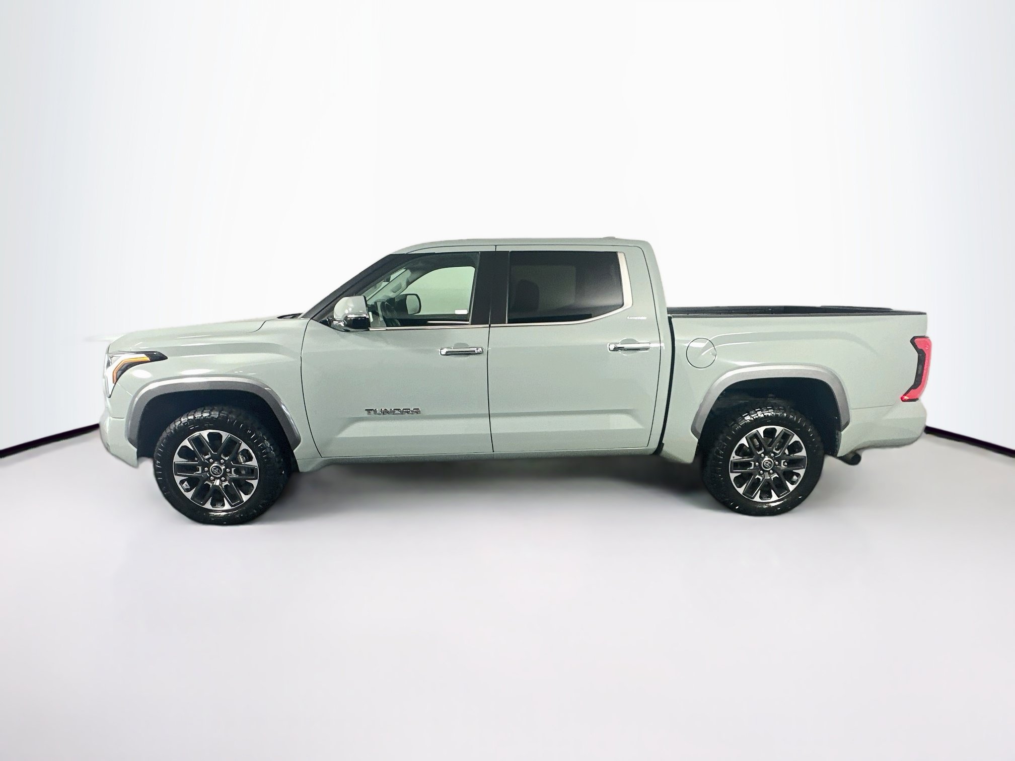 Used 2024 Toyota Tundra Limited AWD/4WD image 4
