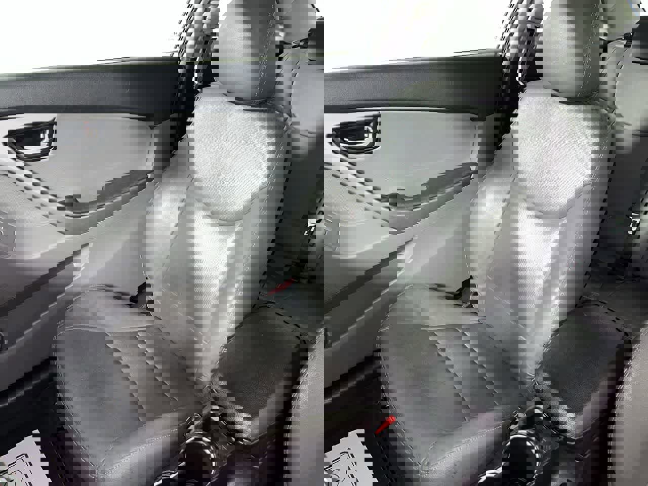 Used 2014 Hyundai Elantra w/ Option Group 2 FWD image 26