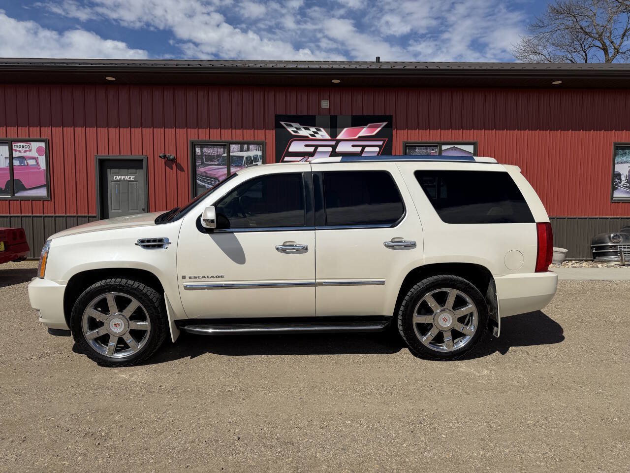 Used 2009 Cadillac Escalade AWD image 1