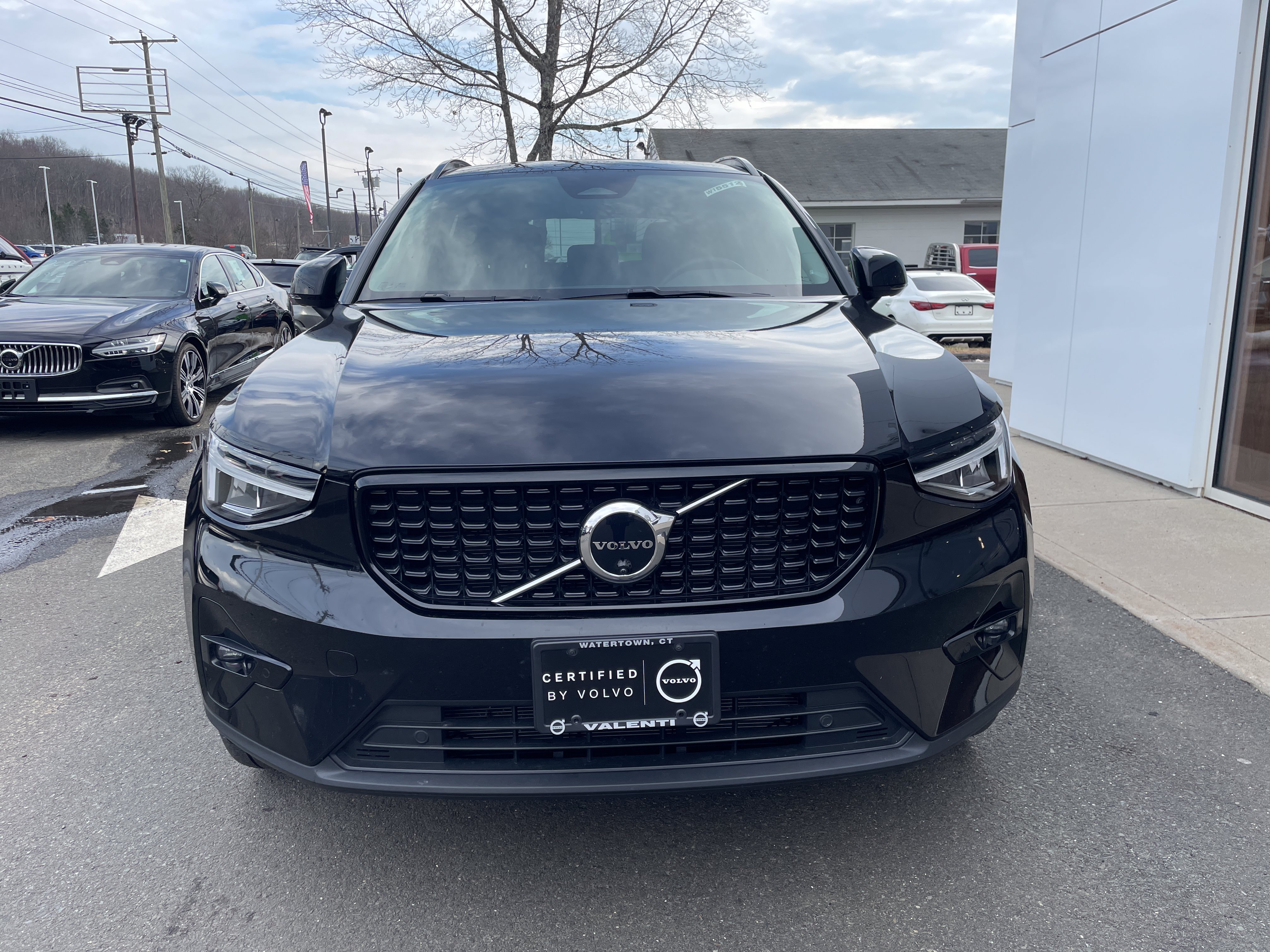 Certified 2025 Volvo XC40 B5 Plus AWD/4WD image 2