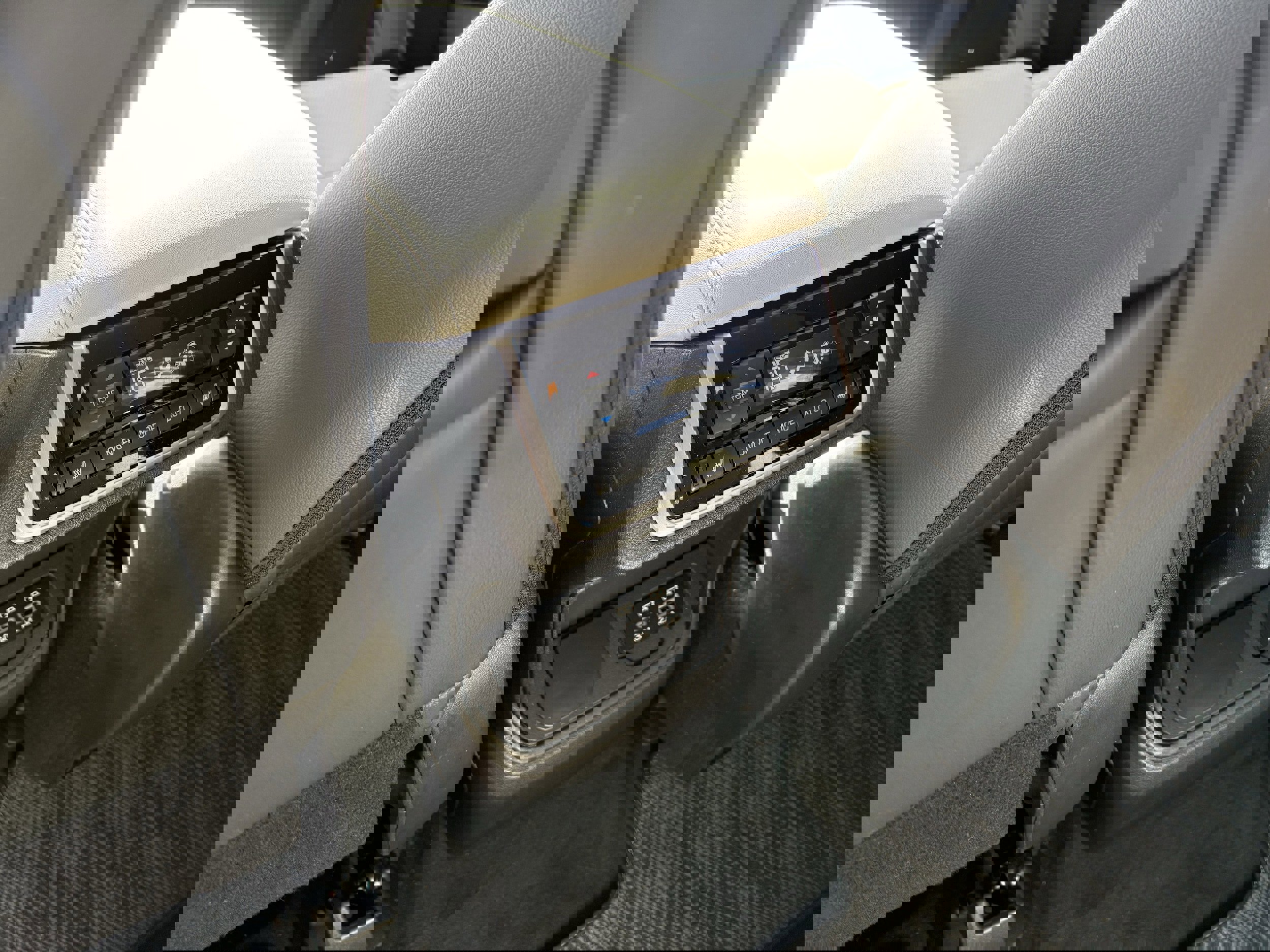 Certified 2024 Subaru Ascent Limited w/ Technology Package image 31