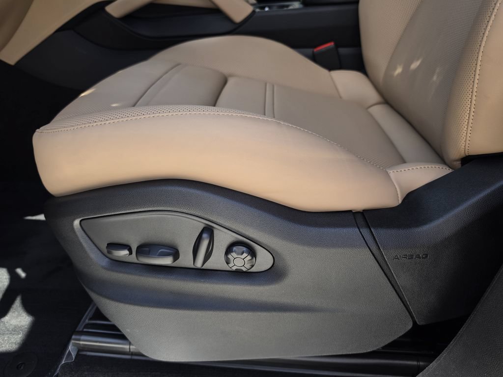 New 2026 Porsche Cayenne Coupe AWD/4WD image 17