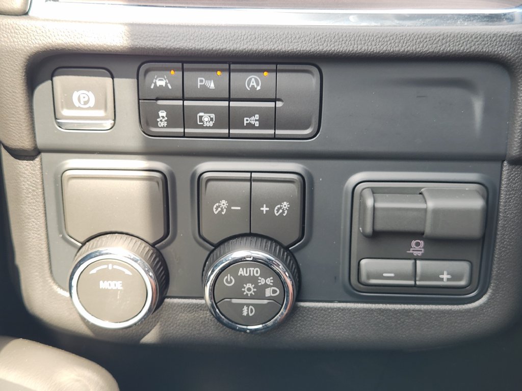 Used 2026 Chevrolet Suburban LT w/ Comfort Package RWD image 22
