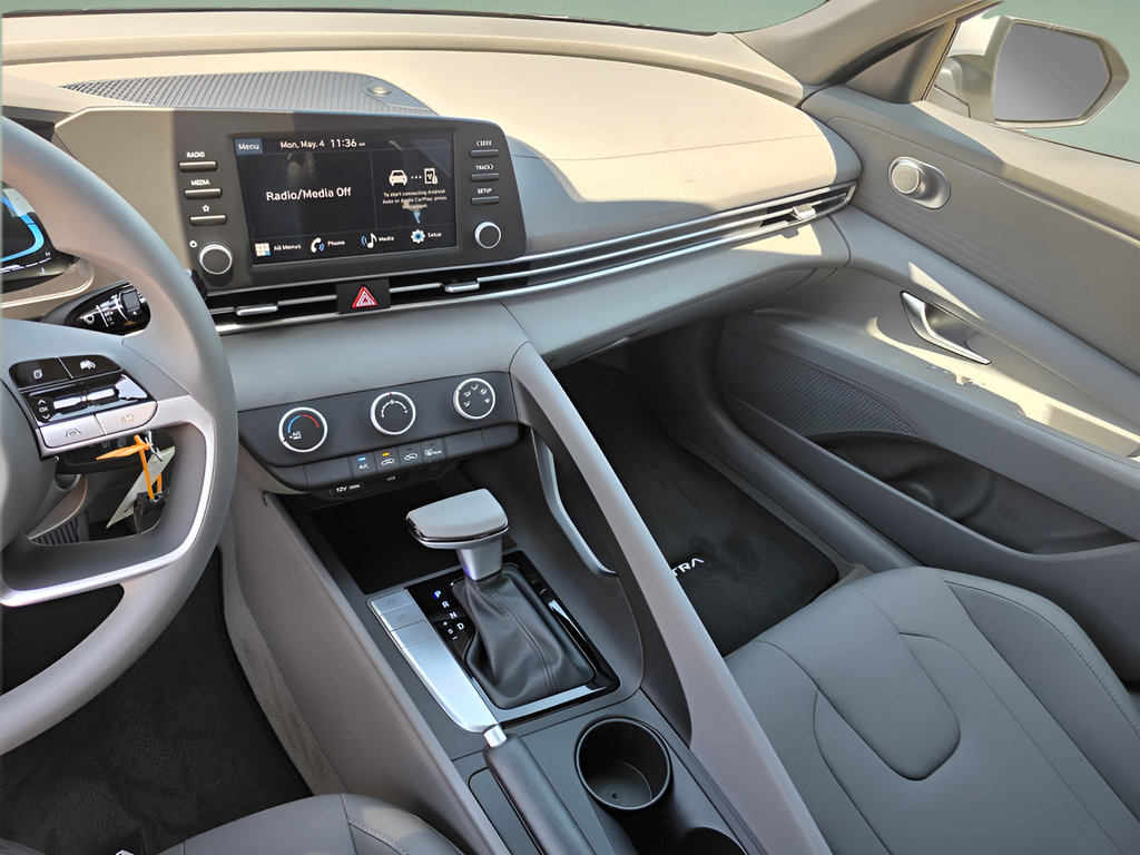 New 2026 Hyundai Elantra SE FWD image 17