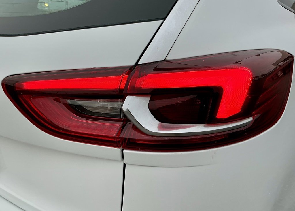 Used 2018 Buick Regal Essence w/ Driver Confidence Package #1 image 16