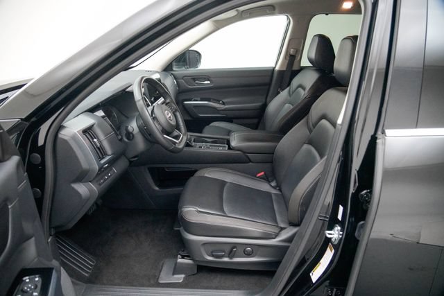 Used 2025 Nissan Pathfinder SL FWD image 24