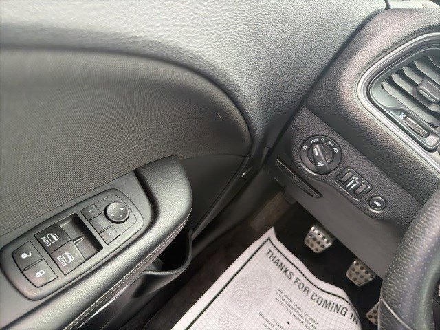 Used 2016 Dodge Challenger R/T image 17