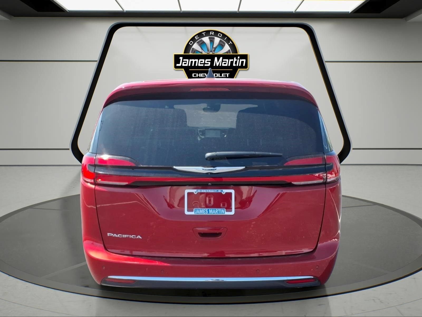 Used 2025 Chrysler Pacifica Select FWD image 5