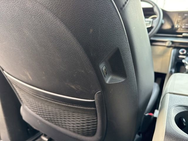 Used 2023 Kia Carnival LX image 37