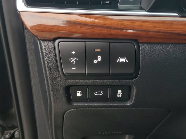 Used 2017 Kia Cadenza Technology FWD image 19