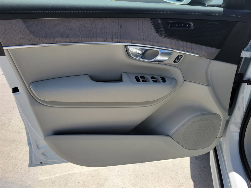 New 2026 Volvo XC90 B6 Ultra image 12
