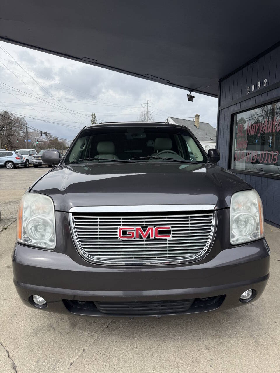 Used 2010 GMC Yukon SLT RWD image 2