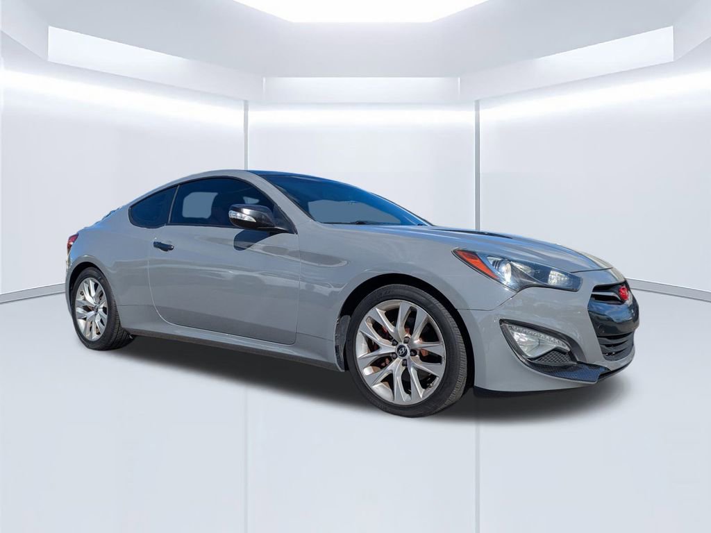 Used 2013 Hyundai Genesis 3.8 image 2