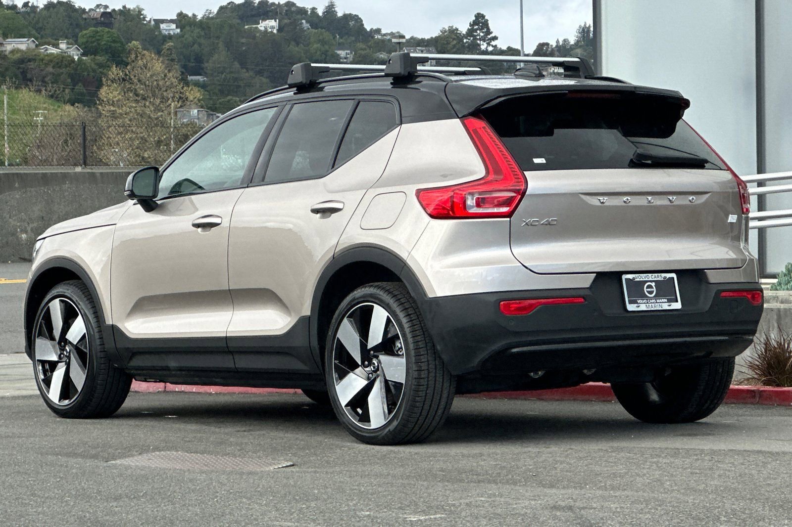 Used 2023 Volvo XC40 Recharge Ultimate w/ Protection Package Premier image 6