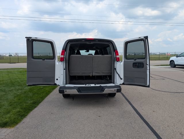 Used 2025 Chevrolet Express 3500 LT w/ LT Preferred Equipment Group RWD image 11