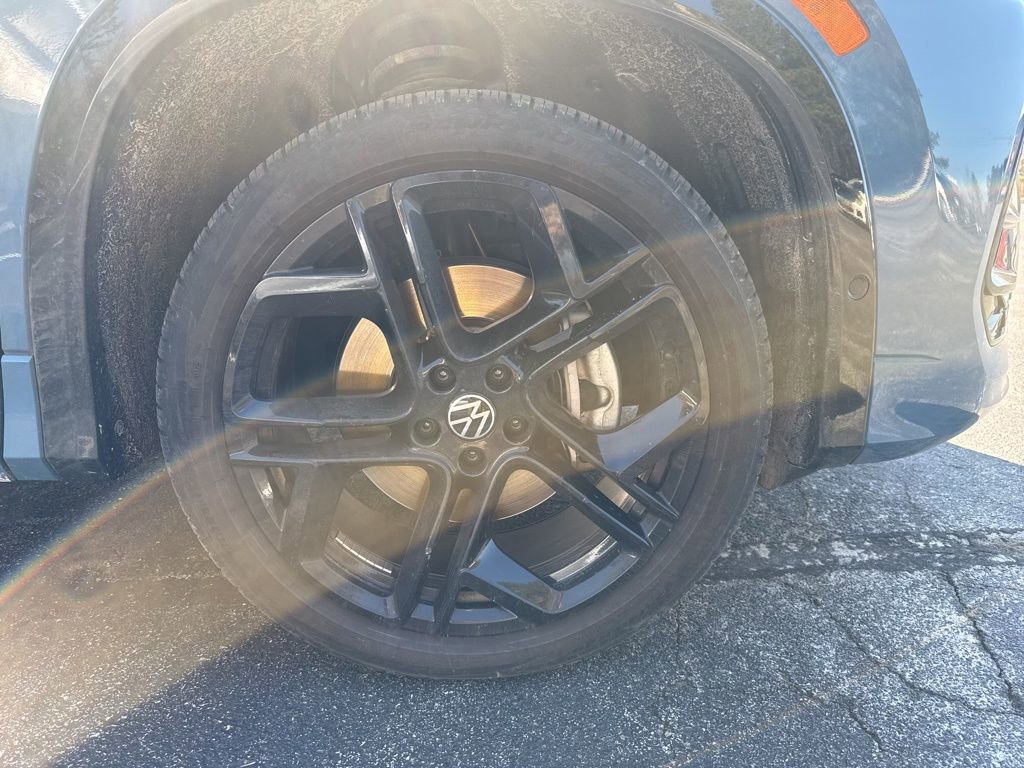 Used 2025 Volkswagen Tiguan SE R-Line image 9