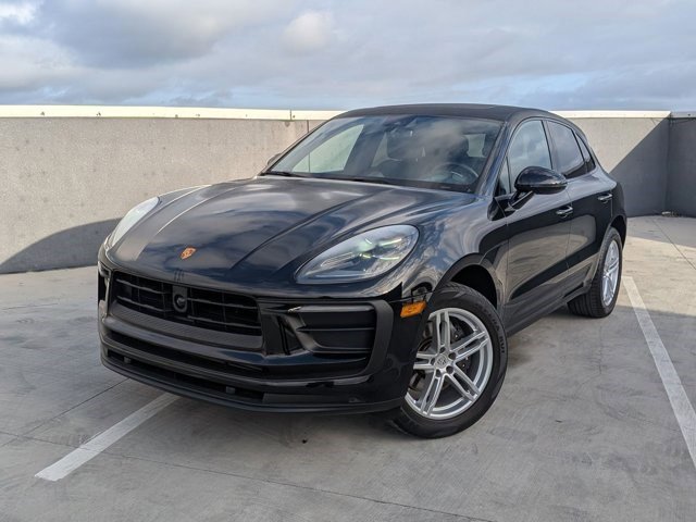 Certified 2025 Porsche Macan AWD/4WD image 1