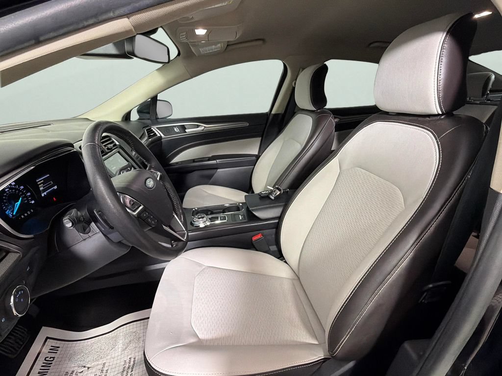 Used 2019 Ford Fusion SE w/ Equipment Group 151A FWD image 17