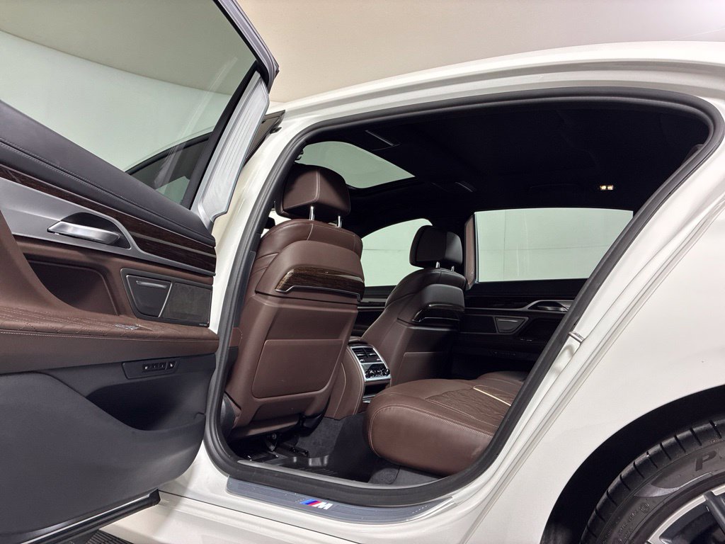 Used 2022 BMW 750i xDrive w/ Luxury Rear Seating Package AWD/4WD image 29