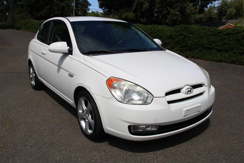 Used 2007 Hyundai Accent SE FWD image 2