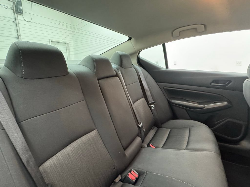 Used 2025 Nissan Altima 2.5 SV FWD image 32