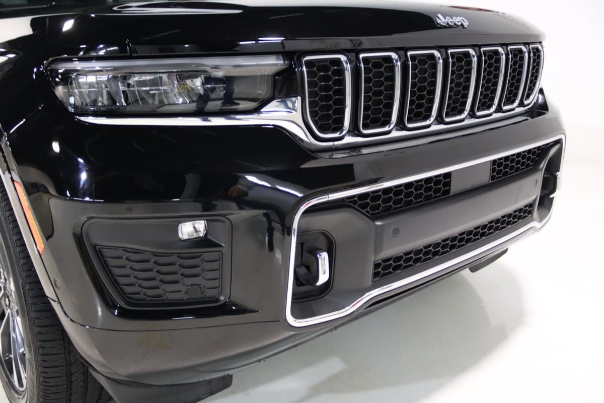 Used 2023 Jeep Grand Cherokee Overland AWD/4WD image 29