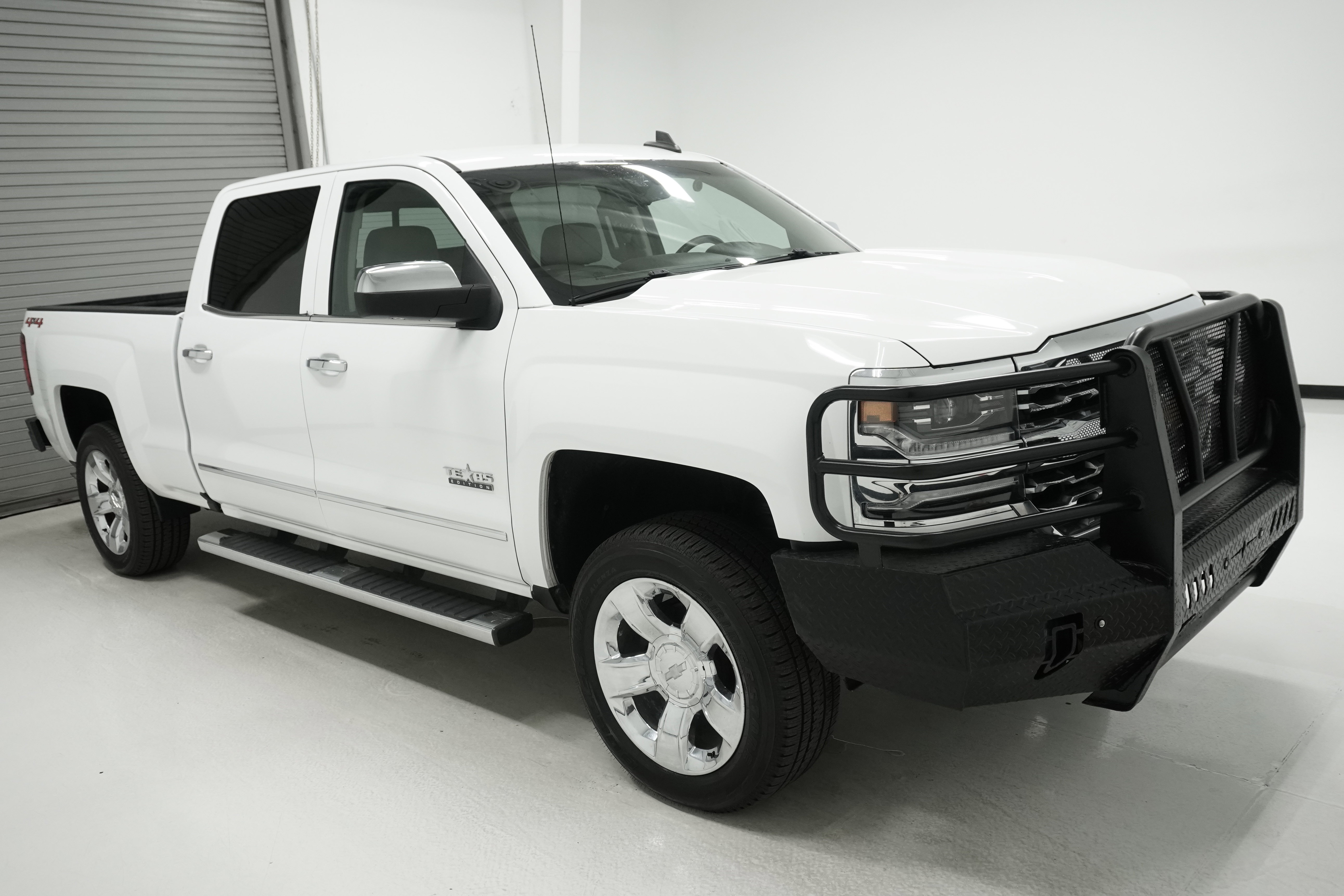 Used 2018 Chevrolet Silverado 1500 LTZ w/ Texas Edition AWD/4WD image 3