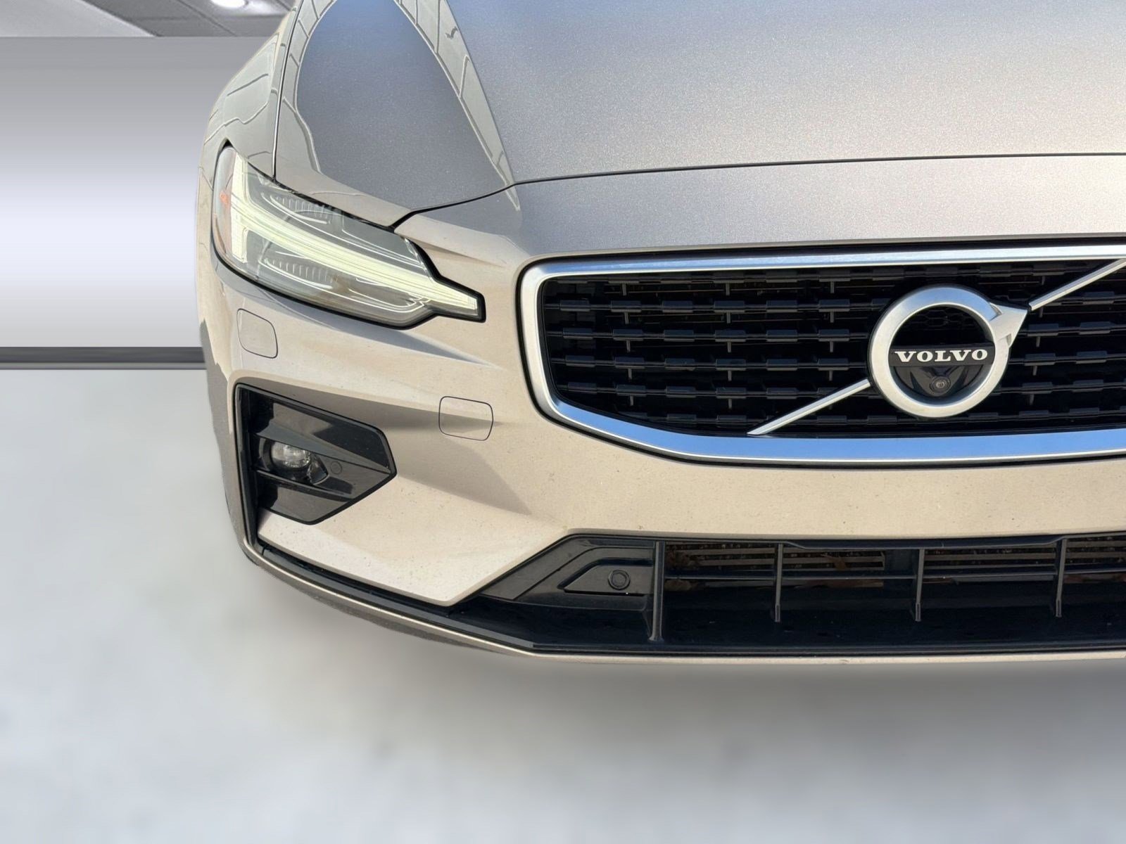 Used 2019 Volvo S60 T5 R-Design image 11