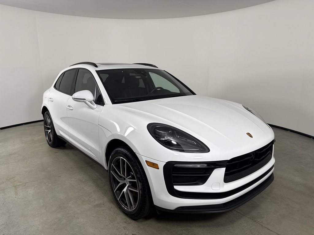 Certified 2025 Porsche Macan AWD/4WD image 9