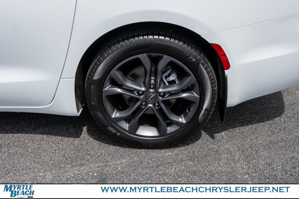 New 2026 Chrysler Pacifica Select image 12