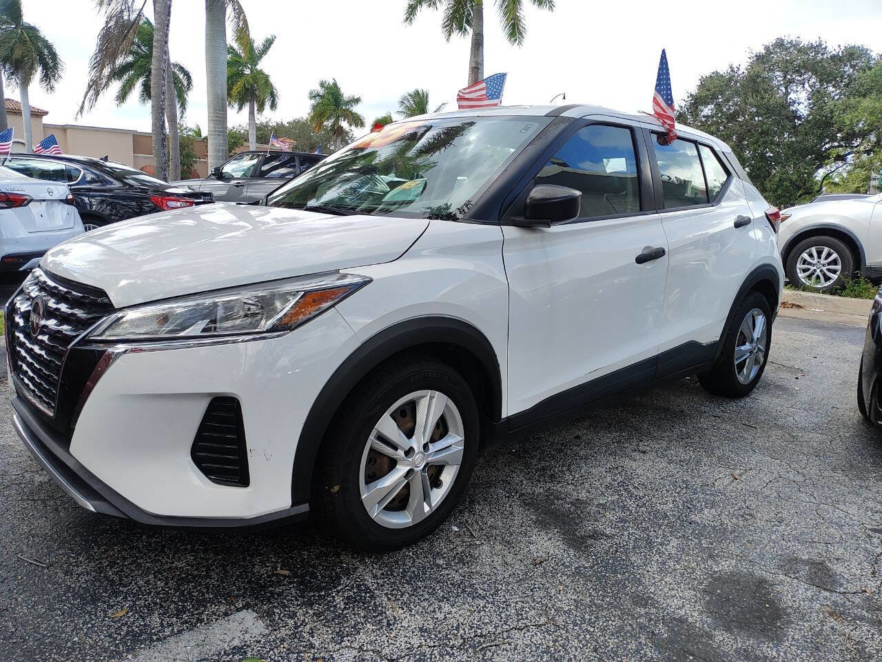 Used 2022 Nissan Kicks S FWD image 3