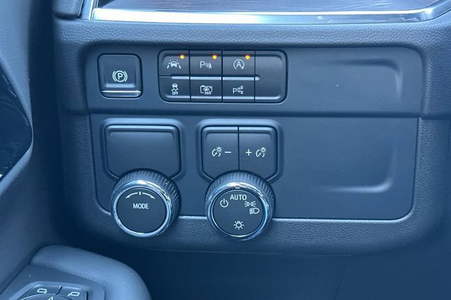 New 2026 Chevrolet Suburban LS image 35