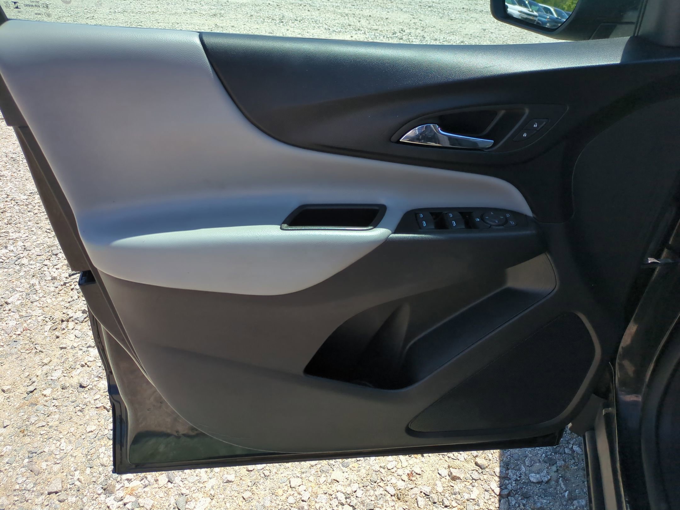 Used 2023 Chevrolet Equinox LS AWD/4WD image 14