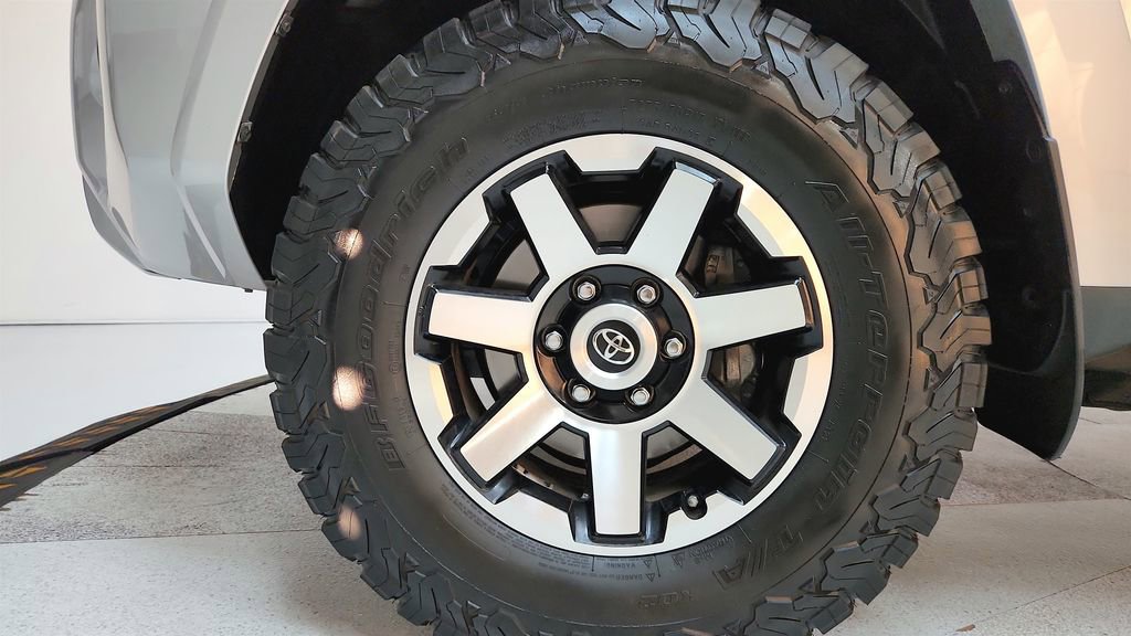 Used 2018 Toyota 4Runner TRD Off-Road image 21