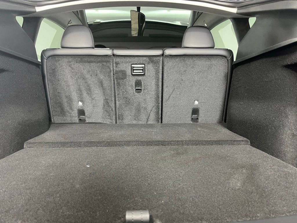 Used 2025 Tesla Model Y Long Range image 23