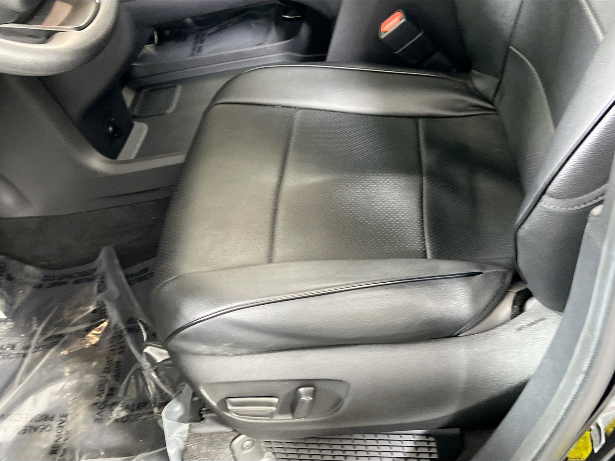 Used 2025 Toyota Sienna LE w/ LE Plus Package image 18