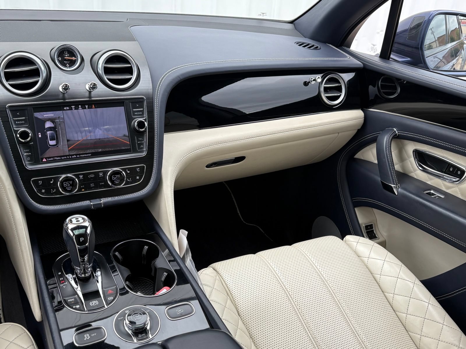 Used 2019 Bentley Bentayga AWD/4WD image 16