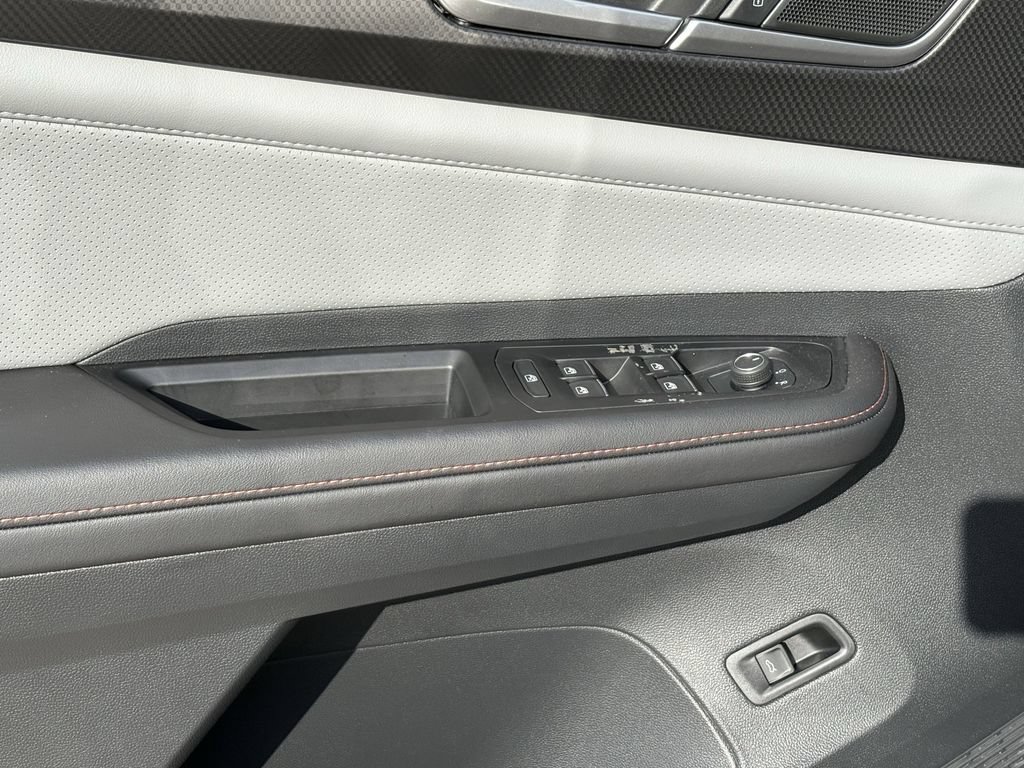 Used 2024 Volkswagen Atlas Peak Edition SEL AWD/4WD image 11
